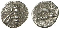GRIECHISCHE MÜNZEN IONIEN - Ephesos Tetartemorion, 415-394 v. Chr. Biene / Adlerkopf. Karwiese 30; SNG Cop. 211 0,18 g ss