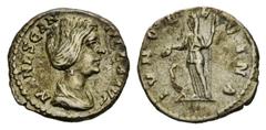 KAISERZEIT MANLIA SCANTILLA, Gattin des Didius Iulianus, 193 Denar. MANLI SCAN–TILLA AVG Drap. Büste n. r., das Haar in horizontalen Wellen und auf dem Hinterkopf in einem Dutt. Rv. IVNO R–E–GINA Juno