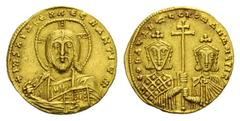 BYZANTINISCHE MÜNZEN KONSTANTIN VII., 913-959 Mit Romanos II. , 945-959. Solidus. +IhS XPS RЄX RЄGNANTIYm Christusbüste von vorne mit Nimbus, in der Linken Evangelienbuch, die Rechte im Segnungsgestus