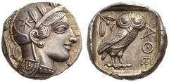GRIECHISCHE MÜNZEN ATTIKA ATHEN Tetradrachmon, 435-420. Athenakopf im attischen Helm n.r., auf dem Helm Ranke und drei Olivenblätter. Rv. AΘE Eule n.r. stehend, Kopf von vorne, im Felde l. Mondsichel 