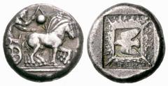 Sammlung De La Tour 2. Teil: Münzen der Antike GRIECHISCHE MÜNZEN MAKEDONIEN OLYNTHOS Tetradrachmon, 520-500. Quadriga im Schritt n. r., der stehende Wagenlenker hält die Zügel mit der Linken, das Ken