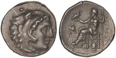 Alejandro III Magno. Dracma. 336-323 a.C. Cardia. Anv.: Cabeza de Heracles a derecha recubierta con piel de león. Rev.: Zeus entronado a izquierda con cetro y águila, delante monograma y debajo cabeza