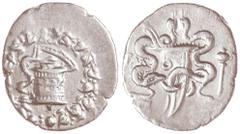 Lydia. Tralleis. Tetradracma. 189 a.C. Anv.: Cesta mÃ­stica con serpiente. Rev.: Arco con dos serpientes. Ar. 12,31gr. GC-4746. MBC-.