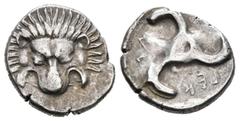 Grecia Antigua LYCIA, Perikles. 1/3 Estátera. 380-370 a.C. A/ Piel de león de frente. R/ Triskeles incuso. Falghera 217; SNG von Aulock 4254-6. Ar. 2,74g. MBC+/MBC.