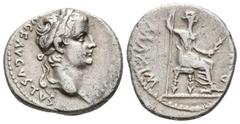 Imperio Romano TIBERIO. Denario. (Ar. 3,66g/18mm). 36-37 d.C. Lugdunum. (RIC 30). Anv: Cabeza de Tiberio a derecha, alrededor leyenda: TI CAESAR DIVI AVG AVGVSTVS. Rev: Livia sentada a derecha con ram