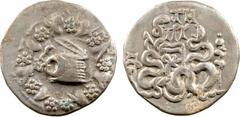Mysie, cistophore, Pergame, c.180-133 av. J.-C. A/Anépigraphe. Ciste mystique d'où s'échappe un serpent ; le tout dans une couronne de lierre en fleur. R/Anépigraphe. Arc dans le goryte, paré d'aplust