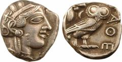 Attique, tétradrachme, Athènes, c.480-400 av. J.-C. A/Anépigraphe. Tête d'Athéna à droite, coiffée du casque à aigrette, orné sur le devant de trois feuilles d'olivier ; elle porte des boucles d'oreil