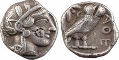 Attique, Athènes, tétradrachme, c.480-400 av. J.-C. A/Anépigraphe. Tête d'Athéna à droite, coiffée du casque à aigrette, orné sur le devant de trois feuilles d'olivier ; elle porte des boucles d'oreil