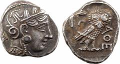Attique, tétradrachme, Athènes, c.480-400 av. J.-C. A/Anépigraphe, Tête d'Athéna à droite, coiffée du casque à aigrette, orné sur le devant de trois feuilles d'olivier ; elle porte des boucles d'oreil