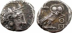 Attique, tétradrachme, Athènes, c.480-400 av. J.-C. A/Anépigraphe, Tête d'Athéna à droite, coiffée du casque à aigrette, orné sur le devant de trois feuilles d'olivier ; elle porte des boucles d'oreil