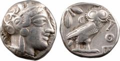 Attique, Athènes, tétradrachme, c.480-400 av. J.-C. A/Anépigraphe Tête d'Athéna à droite, coiffée du casque à aigrette, orné sur le devant de trois feuilles d'olivier ; elle porte des boucles d'oreill