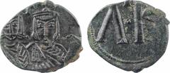 Byzantine coins Léon V et Constantin, follis, Syracuse, 813-820 A/Anépigraphe Bustes couronnés et drapés de Léon V et Constantin vus de face ; entre eux, un point et au dessus, une croix R/Anépigraphe