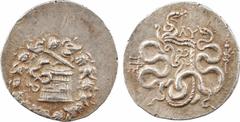 Greek coins Mysie, Pergame, cistophore, c.133-67 av. J.-C. A/Anépigraphe Ciste mystique d'où s'échappe un serpent ; le tout dans une couronne de lierre en fleur R/Anépigraphe Arc dans le goryte, paré 