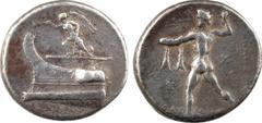 Greek coins Macédoine, Démétrios Poliorcète, tétradrachme, Salamis, 300-295 av. J.-C. A/Anépigraphe Niké debout à gauche sur une proue de navire, tenant la stylis et une trompette R/[BA-SILEW-S]/ DHMH