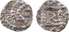 Merovingian times Bretagne, Rennes, denier imitant un sceatta, s.d. (670-750) Tête diadémée à droite sous forme de C à droite entouré de deux demi-cercles de perles dans un cercle de perles lui-même e