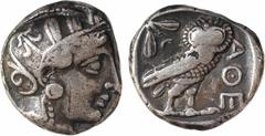 Greek coins Attique, Athènes, tétradrachme de style intermédiaire, c.393-355 av. J.-C. A/Anépigraphe Tête d'Athéna à droite, coiffée du casque à aigrette, orné sur le devant de trois feuilles d'olivie