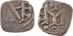 Merovingian coins Aquitaine, Melle, denier au monogramme ME Dans le champ, une M surmontée d'une croisette, un besant sous chaque jambage et une sorte de E inversée sur le jambage de gauche (ME liés d