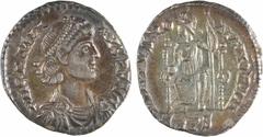 Roman imperial coins Gratien, silique, Trèves, 378-383 Gratien, silique, Trèves, 378-383 A/D N GRATIA - NVS P F AVG Buste diadémé à droite, drapé et cuirassé, vu de trois quarts en avant R/VIRTVS RO -