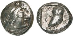 Monde grec - Greek World ATTIQUE, ATHENES, tétradrachme, vers 500 av. J.-C. D/ T. d'Athéna casquée à d. R/ Chouette à d., t. de f. A g., pousse d'olivier avec fruit. A d., [A]ΘE. Le tout dans un carré