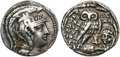 Monde grec - Greek World ATTIQUE, ATHENES, AR tétradrachme, 130-129 av. J.-C. D/ T. casquée d'Athéna à d. R/ A-ΘE/ ΝI-ΚΗ/ΤΗΣ/ ΔΙO/NY/ΣΙOΣ/ ΞEΝ Chouette sur une amphore de f. A d., t. de Gorgone. Sur l