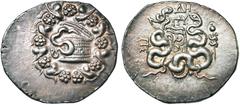 Monde grec - Greek World MYSIE, PERGAME, AR cistophore, 133-67 av. J.-C. D/ Ciste mystique entrouverte, de laquelle s'échappe un serpent, dans une couronne de lierre et de fleurs. R/ Deux serpents enl