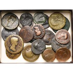 Empire romain - Roman Empire lot de 23 bronzes: Auguste, as, R/ Inscription dans une couronne de chêne, (2, dont 1 avec contremarques); divinisé, as, R/ Autel à deux portes; Tibère, dupondius, R/ Bouc