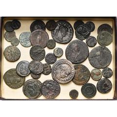 Empire romain - Roman Empire lot de 37 bronzes, dont: Dioclétien, follis, R/ Genius; Maximien Galère, follis, R/ Genius; Licinius Ier, follis, R/ Jupiter, VOT XX; Constantin Ier, follis, R/ Jupiter, P