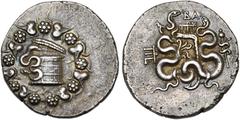 Monde grec - Greek World MYSIE, PERGAME, AR cistophore, 133-67 av. J.-C. D/ Ciste mystique entrouverte, de laquelle s'échappe un serpent, dans une couronne de lierre et de fleurs. R/ Deux serpents enl