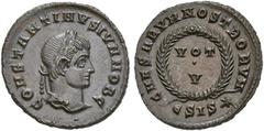 Empire romain - Roman Empire CONSTANTIN II César (317-337), AE follis, 320-321, Siscia. D/ CONSTANTINVS IVN NOB C T. l. à d. R/ CAESARVM NOSTRORVM/ SIS Dans une couronne, VOT/V. RIC 163. 2,69 g. Fle