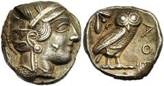 ATTIQUE, ATHENES, AR tétradrachme, vers 440-400 av. J.-C. Droit : Tête casquée d'Athéna à droite, le casque orné d'un fleuron et de feuilles d'olivier. Revers : AΘ Chouette à droite, tête de face. A g