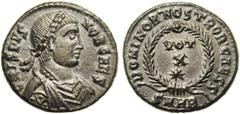 CRISPUS César (317-326), AE follis, 324, Héraclée. D/ CRISPVS- NOB CAES B. diad., dr., cuir. à d. R/ DOMINOR· NOSTROR CAESS/ SMHB Dans une couronne, VOT/ X/ . RIC 61. 2,97g Rare. Superbe à Fleur de C