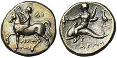 Ancient Coins CALABRE, TARENTE, AR nomos, 272-235 av. J.-C. Droit : Cavalier menant son cheval au pas à gauche et cour. l'animal. A droite, ΔI. En dessous, ΦΙΛΩ/TAC. Revers : Taras chevauchant un daup