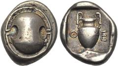GREEK WORLD BEOTIE, THEBES, statère, vers 425-400 av. J.-C. D/ Bouclier béotien. R/ Cratère à volutes accosté de -E, le tout dans un carré creux. BMC 69; Head pl. III, 8; SNG Lockett 1744; Myron Hoar