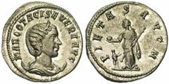 OTACILIA SEVERA, femme de Philippe Ier, AR antoninien, Antioche. Droit : MARC OTACI SEVERA AVG B. diad., drapé à droite, posé sur un croissant. Revers : PIETAS AVG N Pietas debout à gauche, tenant un 
