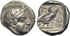 GREEK WORLD ATTIQUE, ATHENES, AR tétradrachme, vers 480-450 av. J.-C. D/ T. casquée d''Athéna à d., le casque orné d''un fleuron et de feuilles d''olivier. R/ AΘE Chouette à d., t. de f. A g., pousse 