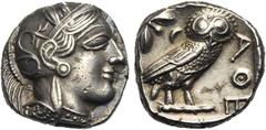 GREEK WORLD ATTIQUE, ATHENES, AR tétradrachme, vers 449-404 av. J.-C. D/ T. casquée d''Athéna à d., le casque l. et orné d''un fleuron. R/ AΘE Chouette à d., t. de f. A g., pousse d''olivier avec un f