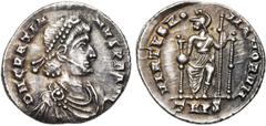 ROMAN EMPIRE GRATIEN (367-383), AR silique, 378-383, Trèves. D/ DN GRATIA-NVS PF AVG B. diad., dr., cuir. à d. R/ VIRTVS RO-MANORVM/ TRPS Roma assise de f. sur un trône, t. à g., ten. un globe et une 