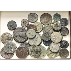 ROMAN PROVINCIAL lot de 32 bronzes, dont Argos, Lucius Verus (rare); Mysie, Pergame, Auguste; Ionie, Smyrne, Néron et Agrippine; Carie, Antioche du Méandre, Domitien; Lydie, Hypaepa, Julia Domna; Pamp