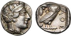 CONTINENTAL GREECE ATTIQUE, ATHENES, AR tétradrachme, vers 420-400 av. J.-C. D/ T. casquée d''Athéna à d., le casque orné d''un fleuron et de feuilles d''olivier. R/ ΑΘΕ Chouette à d., t. de f. A g., 