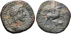 AUGUSTE – CRISPINE COMMODE Auguste (177-192), AE sesterce, 181-182, Rome. D/ M ANTONINVS COMMODVS AVG T. l. à d. R/ VIRTVTI AVG[VSTI TR P VII IMP] IIII COS [III PP]/ S C Commode sur un cheval cabré à 