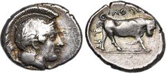 MAGNA GRAECIA CAMPANIE, NEAPOLIS, AR didrachme, 420-400 av. J.-C. D/ T. casquée d''Athéna à d., le casque lauré. R/ Taureau androcéphale marchant à d. Au-dessus et derrière, NEOΠΟΛΙ-ΤHΣ rétrograde. SN