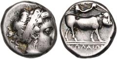 MAGNA GRAECIA CAMPANIE, NOLA, AR didrachme, 400-385 av. J.-C. D/ T. de nymphe à d., les cheveux retenus par un bandeau. R/ Taureau androcéphale à g., t. de f., couronné par Niké volant à g. A l''ex., 