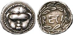 MAGNA GRAECIA BRUTTIUM, RHEGION, AR litre, 460-445 av. J.-C. D/ Mufle de lion de f. R/ RECI dans une couronne d''olivier. Herzfelder p. 84, A; SNG ANS 651/653; Rutter, HN, 2479 var. 0,75g Patiné. Très