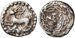 MAGNA GRAECIA SICILE, MESSANA, AR litre, 420-413 av. J.-C. D/ Lièvre courant à g. En dessous, A. R/ MEΣ dans une couronne de laurier. Caccamo Caltabiano 548; SNG ANS 354. 0,69g Rare Patine foncée. pre