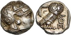 GREEK WORLD : ETRURIA - NUMIDIA ATTIQUE, ATHENES, AR tétradrachme, vers 250 av. J.-C. D/ T. casquée d''Athéna à d., le casque orné d''un fleuron et de feuilles d''olivier. R/ AΘE Chouette à d., t. de 