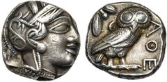 GREEK WORLD ATTIQUE, ATHENES, AR tétradrachme, vers 400 av. J.-C. D/ T. casquée d''Athéna à d., le casque orné d''un fleuron et de feuilles d''olivier. R/ AE Chouette à d., t. de f. A g., pousse d''o