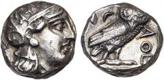 GREEK WORLD ATTIQUE, ATHENES, AR tétradrachme, vers 350 av. J.-C. D/ T. casquée d''Athéna à d., le casque orné d''un fleuron et de feuilles d''olivier. R/ AΘE Chouette à d., t. de f. A g., rameau d''o