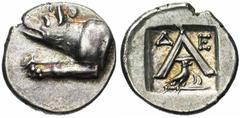 ARGOLIDE, ARGOS, AR triobole, 260-250 av. J.-C. Droit : Protome de loup à gauche. Au-dessus, Θ. Revers : Large A. En haut, Δ-E. En dessous, aigle à droite sur une harpa. Le tout dans un carré creux. R