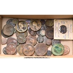 Empire romain - Roman Empire lot de 21 bronzes, dont: Tibère, as, R/ Autel de Lyon; Hadrien, sesterce, R/ Justitia; Antonin le Pieux, sesterce, R/ Salus, Fortuna; Marc Aurèle, sesterce, R/ Minerve; Tr