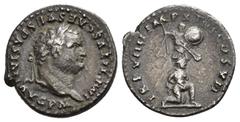 IMPERIO ROMANO. TITO. Denario. Roma (79 d.C.). A/ Cabeza laureada a der.; IMP TITVS CAES VESPASIAN AVG P M. R/ Cautivo arrodillado delante de trofeo; TR P VIIII IMP XIIII COS VII. AR 3,09 g. 18,07 mm.
